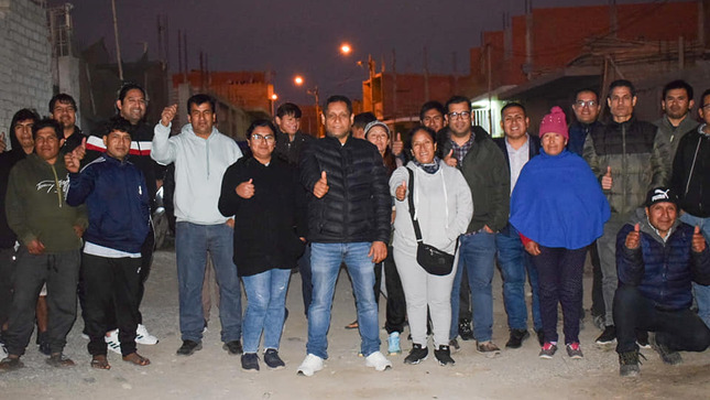 Alcalde junto a los vecinos de Las Gardenias 