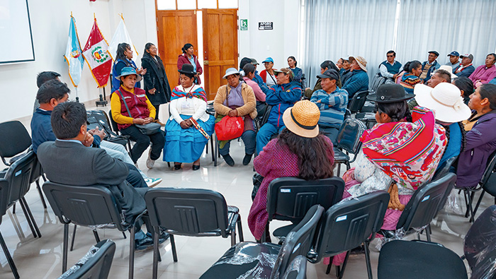 Emsapuno S.A., llevo a cabo un taller informativo sobre la culminación de distribución de agua potable de forma gratuita según Resolución Ministerial N° 021-2024-VIVIENDA.