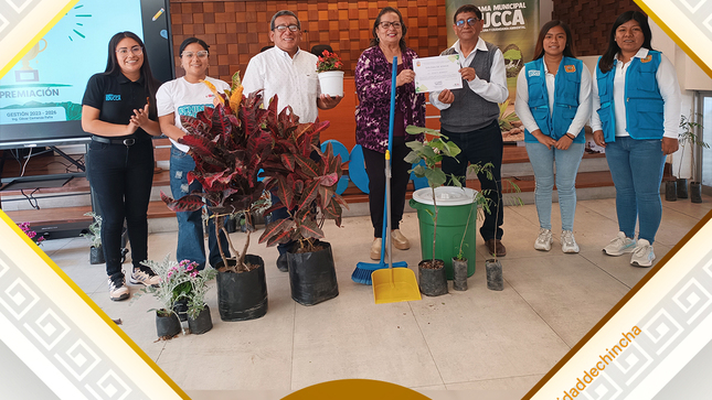 De esta manera se realizó la premiación del II RECICLATÓN ESCOLAR, en el auditorio del Museo de Chincha, que consistió en el recojo de reciclables en las diferentes Instituciones Educativas de nuestra Provincia, promoviendo así la educación ambiental como herramienta para impulsar un cambio de actitud hacia el cuidado del medio ambiente.
👉 Cabe mencionar que los 4 primeros puestos fueron:
I.E Andres Avelino Caceres con 996.Kg
I.E Eladio Saravia Yataco con 263.68.Kg
I.E John F. Kennedy con 263.68.Kg
I.E José Pardo y Barreda con 121.80.Kg
Que a su vez se les dio un reconocimiento en conjunto con un Kit de limpieza y plantas ornamentales.