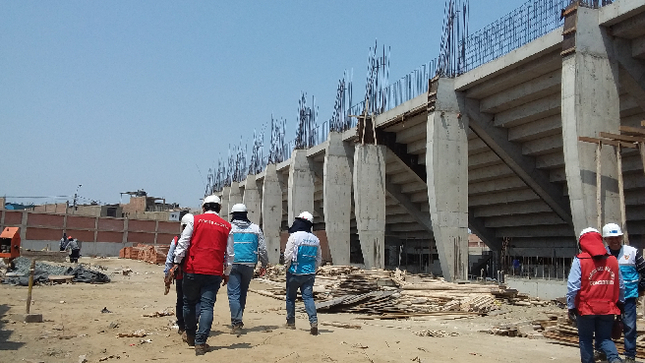 Áncash.– La Contraloría General advirtió a la Municipalidad Provincial del Santa sobre el retraso prolongado y el incumplimiento del expediente técnico en la construcción del complejo deportivo El Polvorín, ubicado en Chimbote. Estas irregularidades posibilitan pagos al contratista por partidas deficientes, la inaplicación de penalidades y afectan la calidad y vida útil del proyecto, valorizado en S/ 13 486 410.
