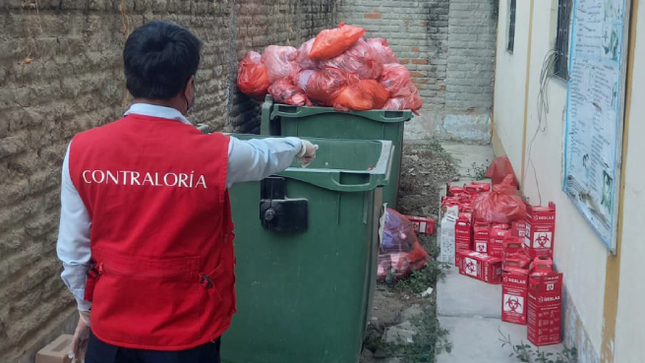 Tumbes.– La Contraloría General detectó que el contrato de la Dirección Regional de Salud (DIRESA) Tumbes para el servicio de transporte, recolección y disposición final de residuos médicos sólidos está vencido. Desde junio, estos servicios se han venido realizando sin un vínculo contractual, lo que podría generar controversias en los pagos de los servicios prestados.