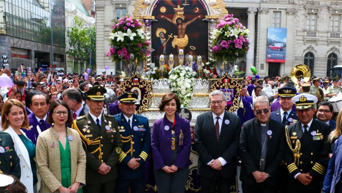 Comunidad peruana en Santiago celebra con fervor al Señor de los Milagros