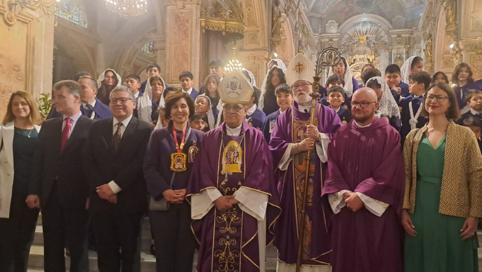 Comunidad peruana en Santiago celebra con fervor al Señor de los Milagros