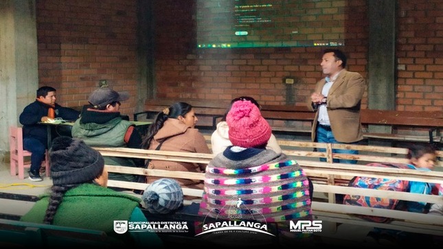 Vecinos forman comité de Cocharcas para impulsar pavimentación