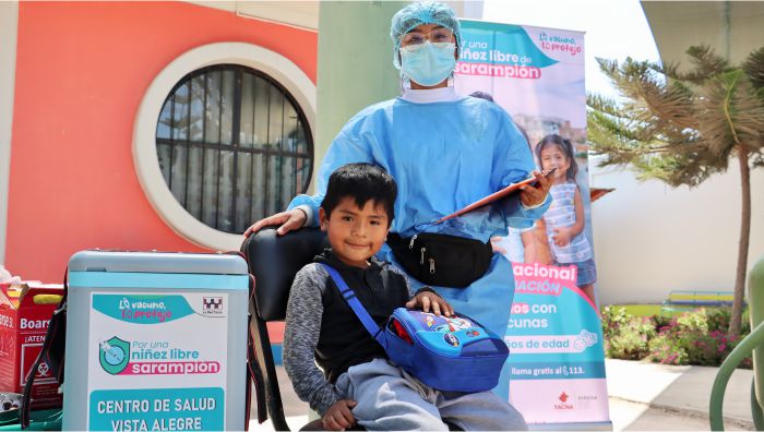 niño y enfermera