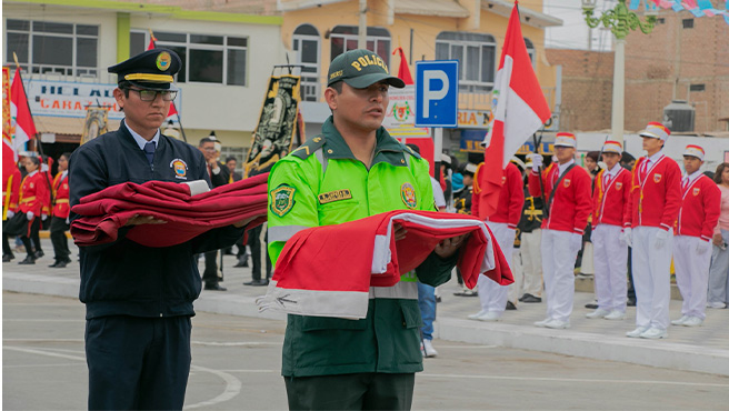 Autoridades realizan ceremonia de izamiento de banderas por apertura de las Festividades Patronales de la S. Virgen del Rosario 2024