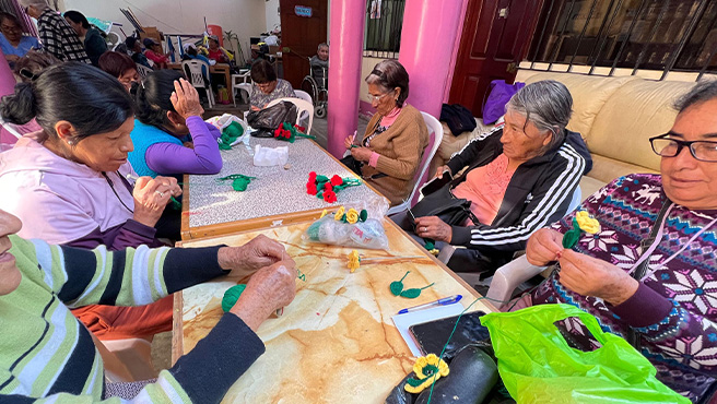 Municipalidad realiza taller de manualidades con los audltos mayores del CIAM Huarmey