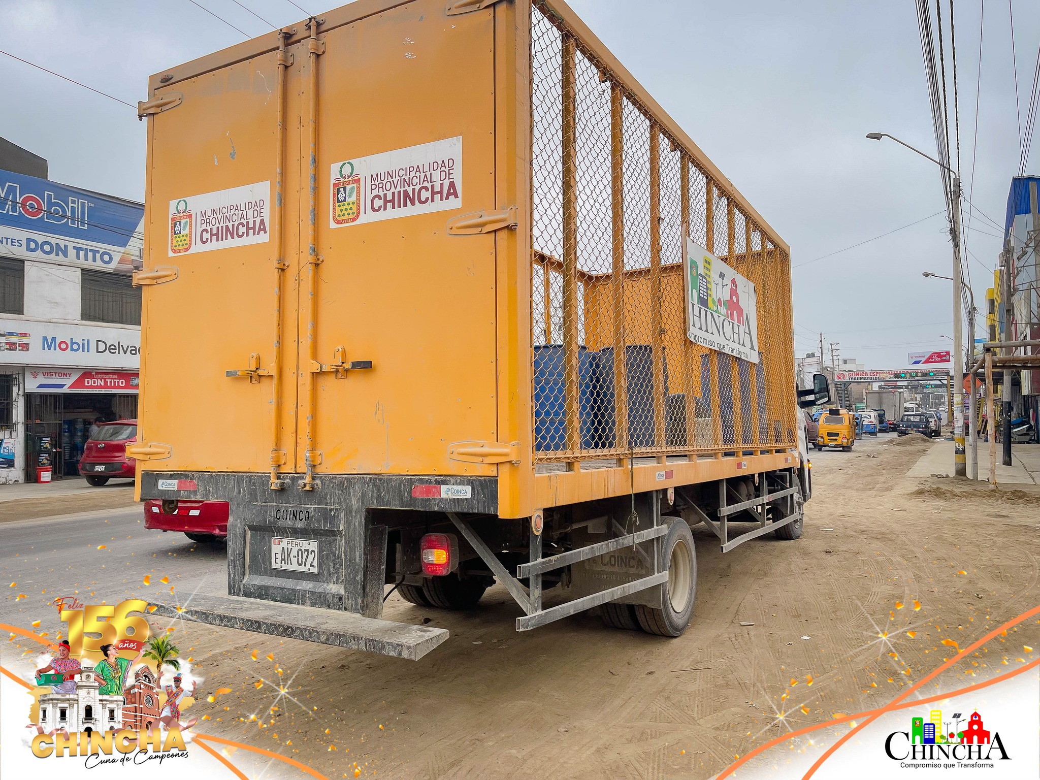 📌La entidad municipal viene realizando la erradicación de puntos críticos en la provincia. En esta oportunidad se realizó la limpieza en la carretera Panamericana Sur, quedando completamente limpio, así mismo los contenedores para que los vecinos tengan este sector más limpio y disminuir la acumulación de residuos sólidos en la calle.
Además, se realizó la siembra de plantas ornamentales y fertilización de la tierra, con ello se busca mostrar un nuevo rostro a los puntos críticos de la provincia, donde se le hace el llamado a la población a mantener y cuidar estos espacios recuperados, brindando un ambiente más limpio.