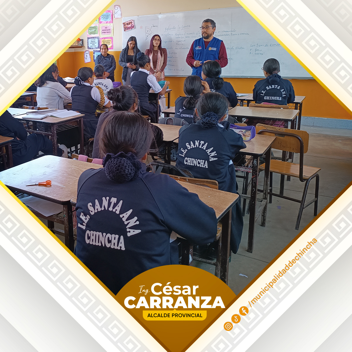 🔰La Instancia de Concertación Provincial de lucha contra la violencia hacia la mujer e integrantes, en cumplimiento al Plan de Trabajo , vienen realizando actividades de sensibilización para la prevención de la violencia escolar, violencia sexual y orientación para una adecuada conducta en los jovenes de hoy en día.
Es por ello que el día de hoy, esta charla fue dirigida a los estudiantes de la I.E.E Santa Ana nivel secundaria.
