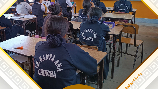 🔰La Instancia de Concertación Provincial de lucha contra la violencia hacia la mujer e integrantes, en cumplimiento al Plan de Trabajo , vienen realizando actividades de sensibilización para la prevención de la violencia escolar, violencia sexual y orientación para una adecuada conducta en los jovenes de hoy en día.
Es por ello que el día de hoy, esta charla fue dirigida a los estudiantes de la I.E.E Santa Ana nivel secundaria.