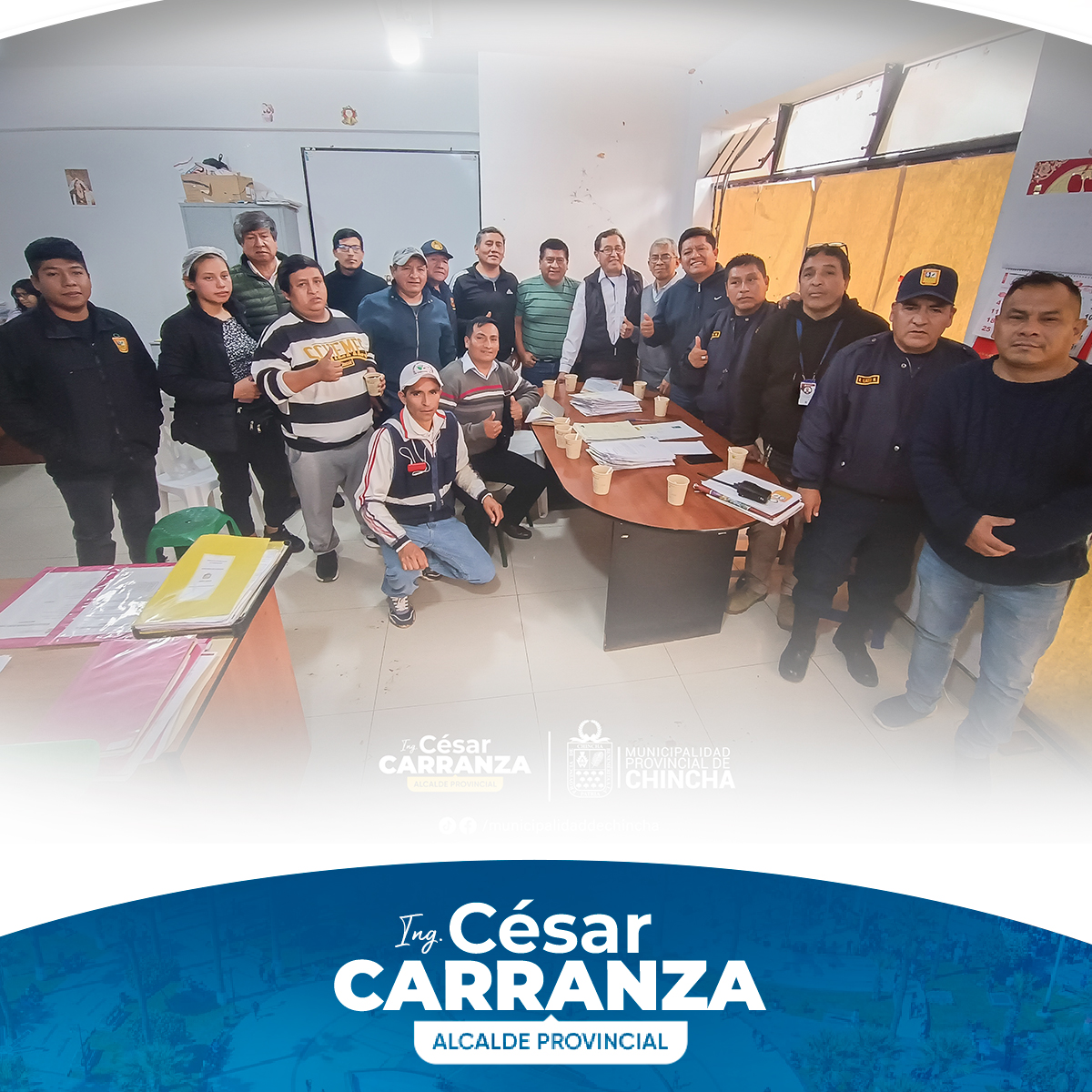 #Compromiso l La Gerencia de Servicios al Ciudadano de la MPCH, sostuvó una importante reunión con los miembros de las asociaciones formales de emolienteros de la ciudad.
La finalidad es poder tener un control y registro de los integrantes de estás asociaciones. Dentro de las medidas a adoptar se encuentran: Realizarán supervisiones en los puntos de atención, entrega de credenciales e instalaciones de aplicativos como agentes turísticos en la ciudad.