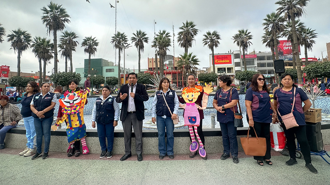 #Educación l El último fin de semana, la plaza de armas fue el escenario del lanzamiento "CREANDO ESPACIOS DE JUEGO Y APRENDIZAJE EN MI COMUNIDAD", iniciativa realizada por la UGEL Chincha con apoyo del gobierno local.
Este espacio contó con dinámicas, juegos didácticos y zonas de lectura y aprendizaje. 