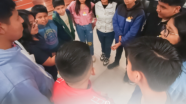 Con éxito se llevó a cabo el tercer taller del Centro de Desarrollo Juvenil (CDJ) en Chincha. En esta ocasión se abordó el tema "ME CONOZCO, ME VALORO, FORTALEZCO MI AUTOESTIMA". 
Los jóvenes participaron de dinámicas y clases de danzas. La regidora provincial, Elena Carbo de Modonessi, agradeció la voluntad de los padres de familia por el acompañamiento y soporte a sus hijos en estas actividades. 
Seguimos trabajando por el fortalecimiento de la salud mental en nuestra provincia de Chincha. 👏