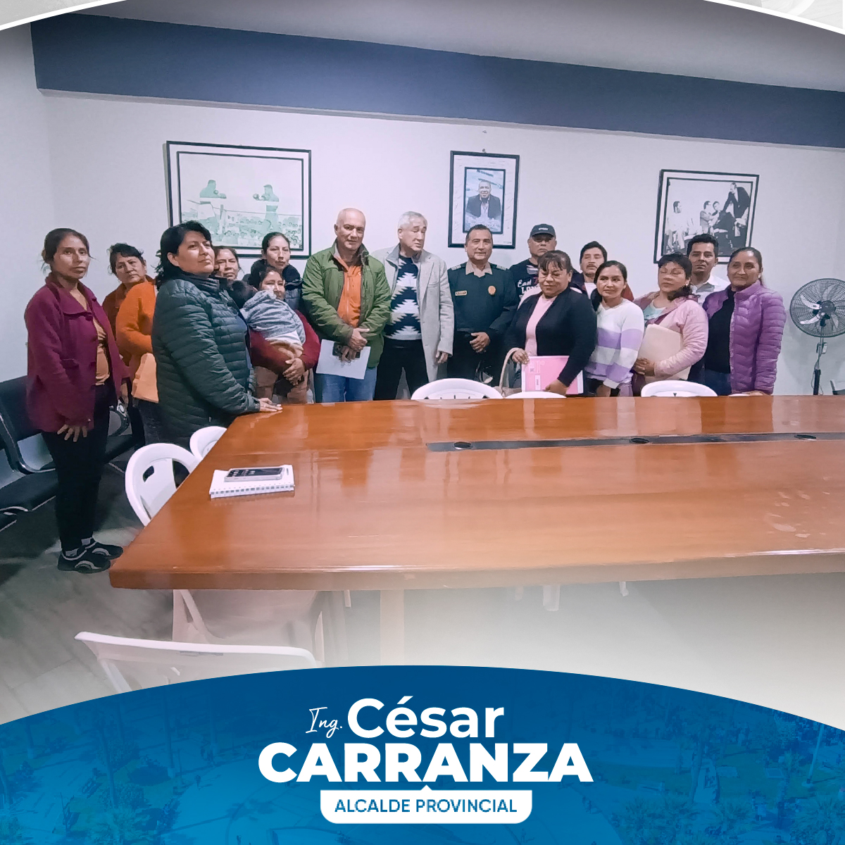 Un importante acercamiento tuvo el alcalde de Chincha, Ing. César Carranza Falla, con los vecinos de los Asentamientos Humanos de la provincia. Está reunión con la participación del Congresista de la República, José Luis Elías Ávalos, y el Jefe de la División Policial de Chincha, Cnel. PNP Daniel Elías Soto.
Dentro de la agenda se detalló las gestiones que se vienen realizando para la electrificación de toda la zona alta de Chincha y las mejoras en materia de seguridad ciudadana.