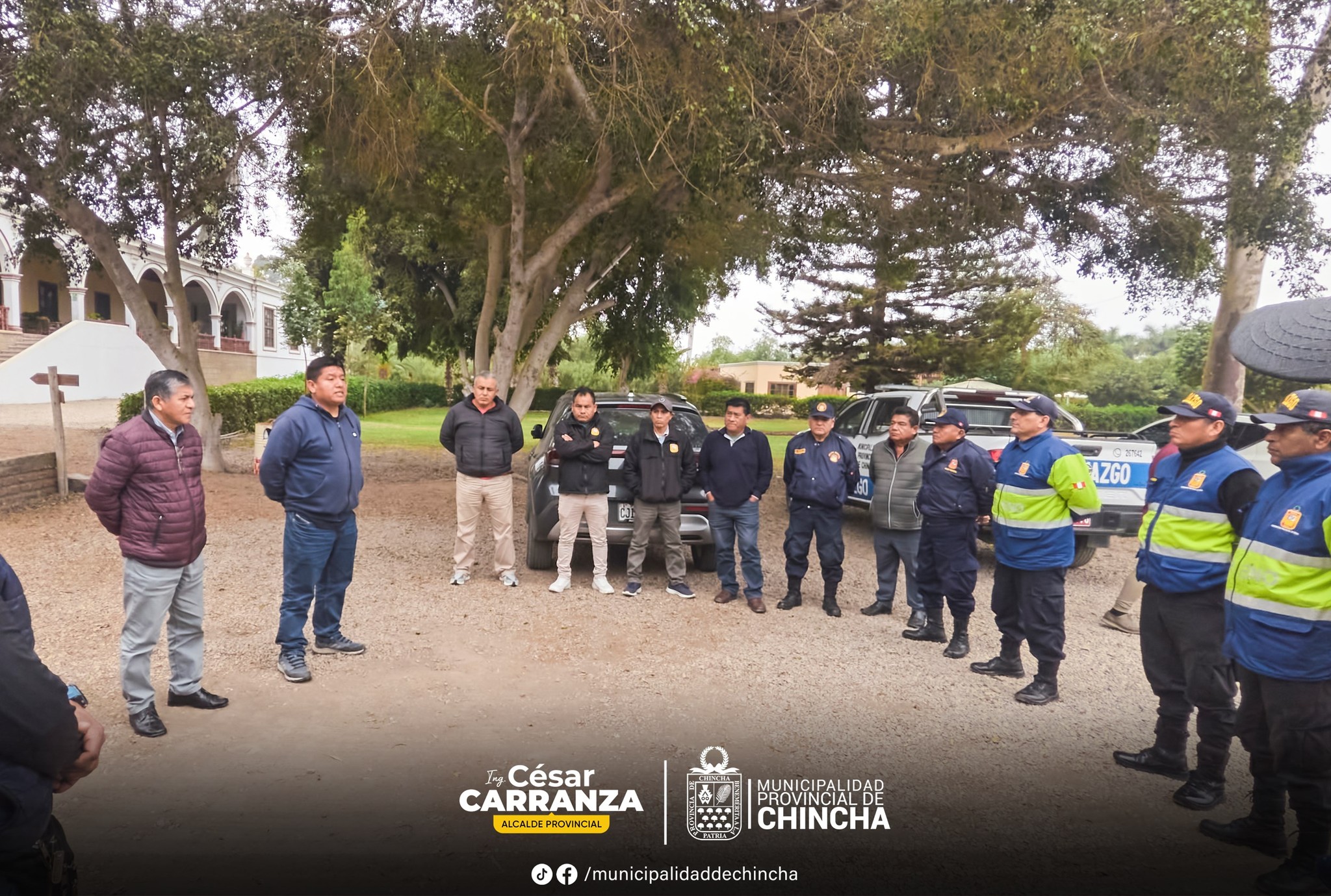 En un esfuerzo por fortalecer la identidad local y el conocimiento histórico de su equipo, la seguridad ciudadana de la Municipalidad Provincial de Chincha realizó una visita educativa a la Honorable Hacienda San José. Este recorrido, cuidadosamente diseñado, permitió a los serenos profundizar en la rica historia y las tradiciones que han dado forma a nuestra comunidad. La experiencia no solo enriqueció su comprensión del pasado, sino que también fortaleció su compromiso con la preservación de nuestro patrimonio cultural.