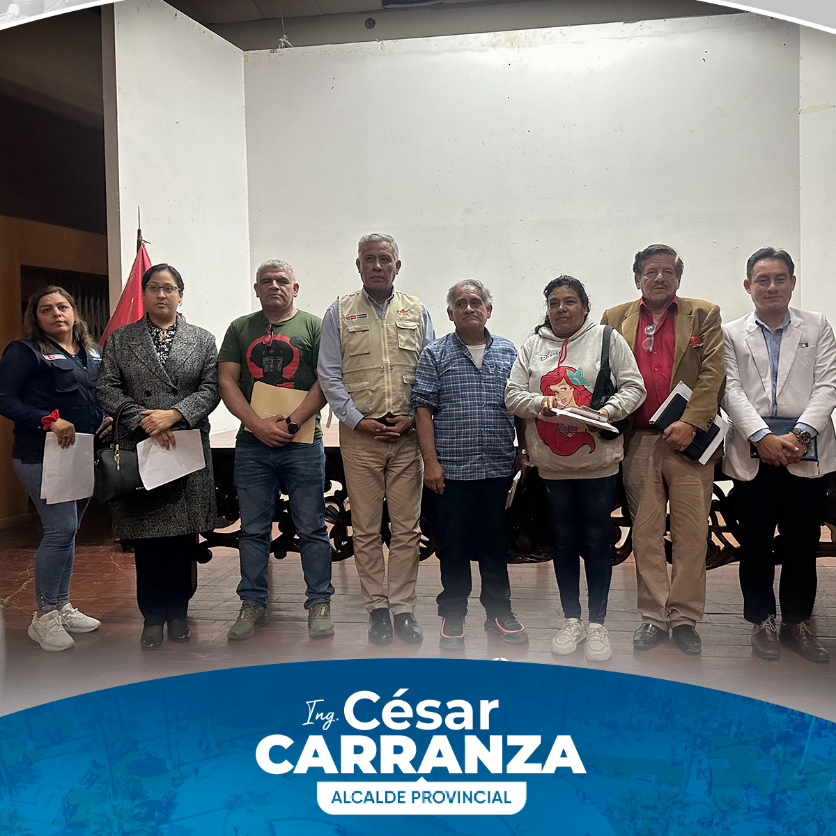 En el auditorio del Centro Cultural de Chincha, los miembros del Comité Provincial de Seguridad Ciudadana (COPROSEC) ofrecieron una informativa exposición durante la Tercera Consulta Pública, invitando al público a participar en los planes de seguridad coordinados por el comité.
Las acciones y medidas por brindar una mejor seguridad en la provincia continuara, mas aun con la instalación de la iluminación solar en calles céntricas de la provincia.