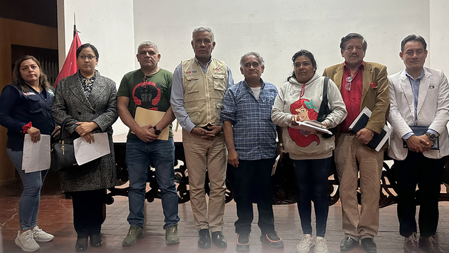 En el auditorio del Centro Cultural de Chincha, los miembros del Comité Provincial de Seguridad Ciudadana (COPROSEC) ofrecieron una informativa exposición durante la Tercera Consulta Pública, invitando al público a participar en los planes de seguridad coordinados por el comité. 
Las acciones y medidas por brindar una mejor seguridad en la provincia continuara, mas aun con la instalación de la iluminación solar en calles céntricas de la provincia.