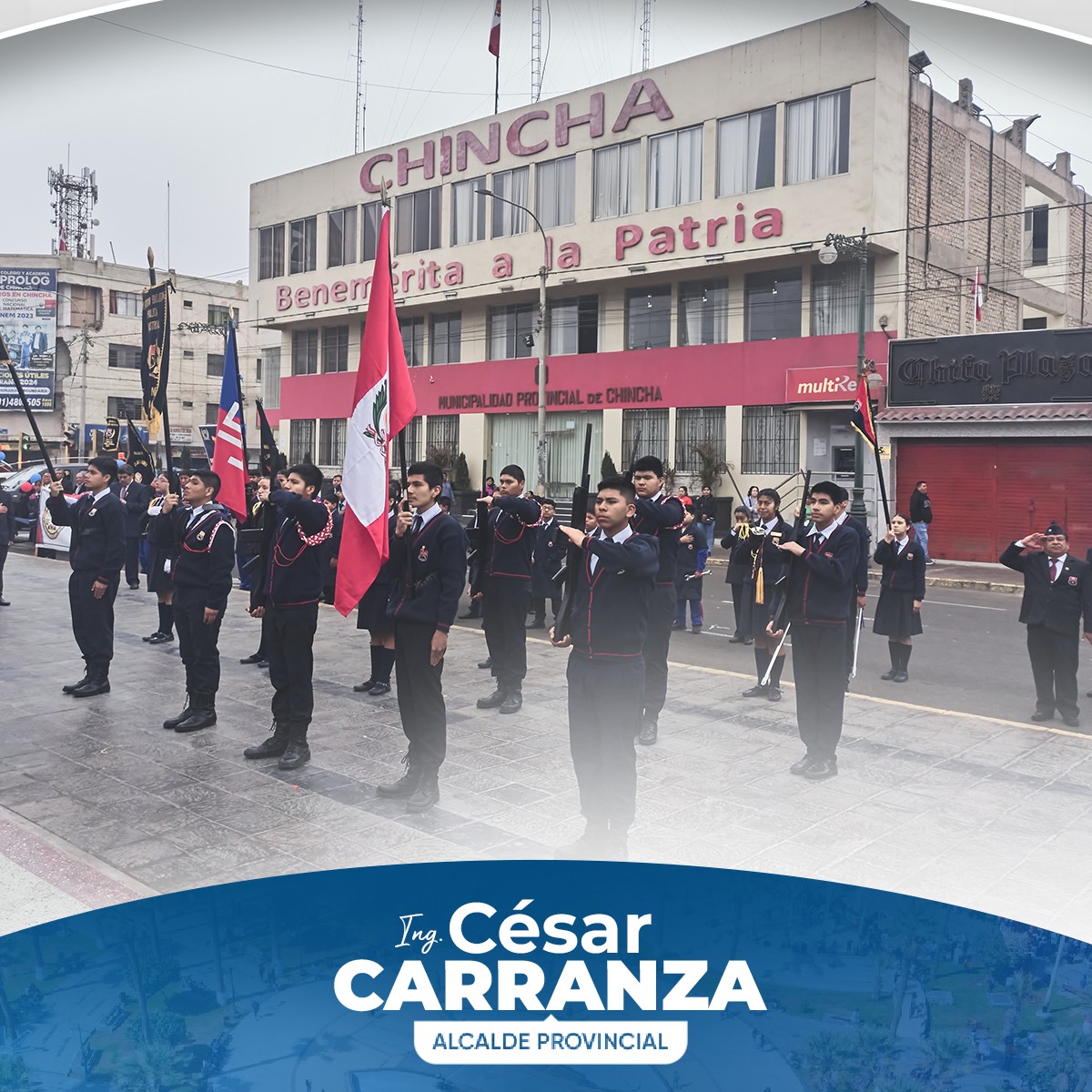 En una solemne ceremonia, autoridades locales encabezaron el izamiento del Pabellón Nacional, destacando el compromiso de la comunidad. La actividad contó con la participación especial de las instituciones educativas John F. Kennedy, Sebastián Barranca y San Rafael de Arnaiz. Estas instituciones sorprendieron con un concurso de desfile inter talleres técnicos, demostrando la dedicación y disciplina de sus estudiantes.