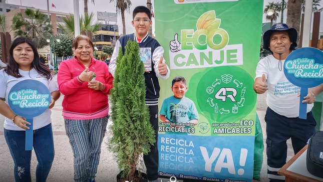 🔰Nuestra querida Chincha se unió para participar en el Tercer Eco-Canje, un evento que no solo recicló materiales, sino que también concientizó y educó a nuestra comunidad sobre la importancia del reciclaje.
Gracias a la colaboración de todos, recolectamos una gran cantidad de plástico, papel y metales, ¡demostrando que juntos podemos hacer la diferencia! Cada material reciclado se traduce en un paso hacia un futuro más sostenible.