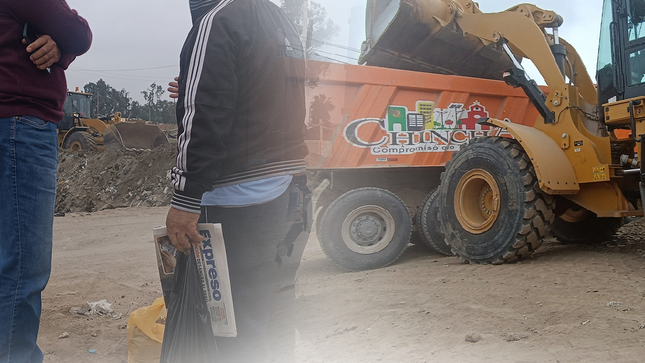 #JornadaDeLimopieza l Desde hace varios dìas, maquianrias del
municipio vienen trabajando a las orillas del conocido canal "Ñoco, para realizar la  limpieza y recojo de desechos que se dejó luego de la intervención de la junta de regantes de Chincha.