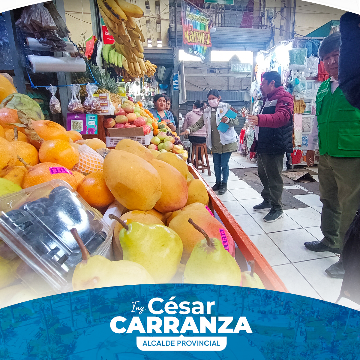 #SaludyBienestar l Con el objetivo de localizar los #PuestosSaludables en Chincha, el día de hoy, el personal de la Sub Gerencia de Saneamiento, Salud y Gestión Ambiental, supervisó los establecimientos del Mercado de Abastos de la ciudad.
Estas acciones buscan que el público consumidor pueda tener confianza y seguridad al momento de realizar sus compras; además, educar a los comerciantes a trabajar con orden y limpieza 🤝