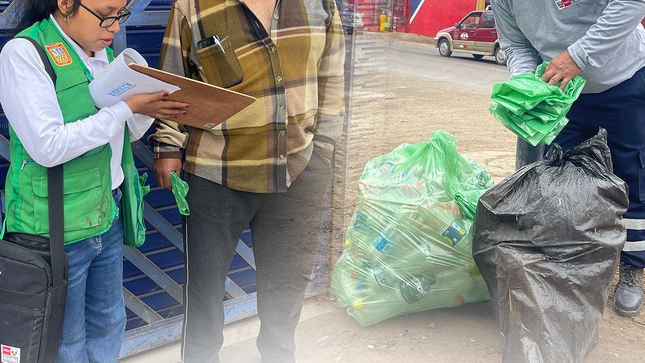 #ChinchaRecicla | Promoviendo y practicando la correcta segregación de residuos sólidos para su reciclaje, llevó a cabo una jornada de sensibilización y empadronamiento en la “Panamericana sur”, actividad que promueve una cultura de reutilizar aquellos materiales como el plástico, papel o cartón, buscando una conservación ambiental y fomentar la economía circular.