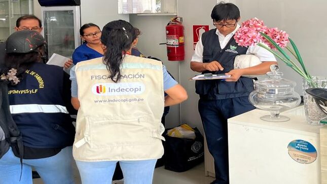 El Indecopi supervisó que centros de salud de Tambopata en Madre  de Dios cuenten con el libro de reclamaciones y la lista de precios