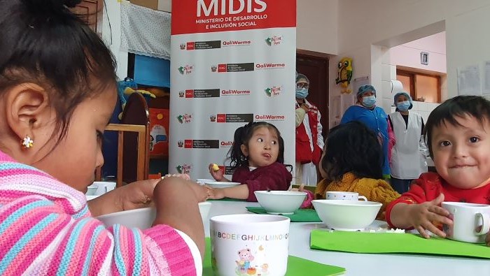 Servicio de alimentación escolar en cunas de Cusco