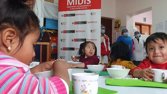 Servicio de alimentación escolar en cunas de Cusco