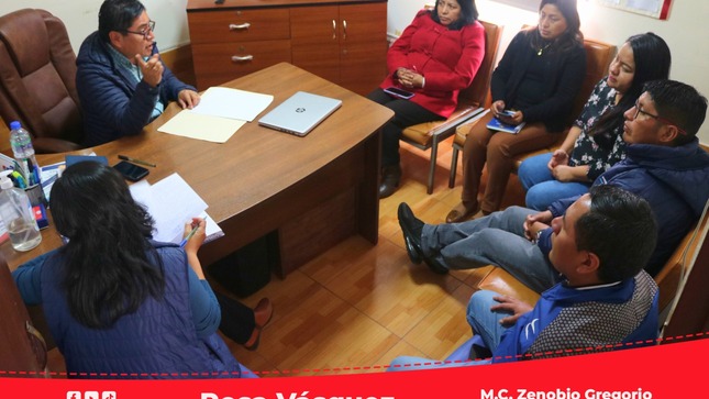 Director Ejecutivo sostiene reunión de coordinación con su equipo de gestión.