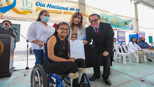 Día Nacional de la Persona con Discapacidad INR entregó donación de 30 audífonos y ayudas biomecánicas