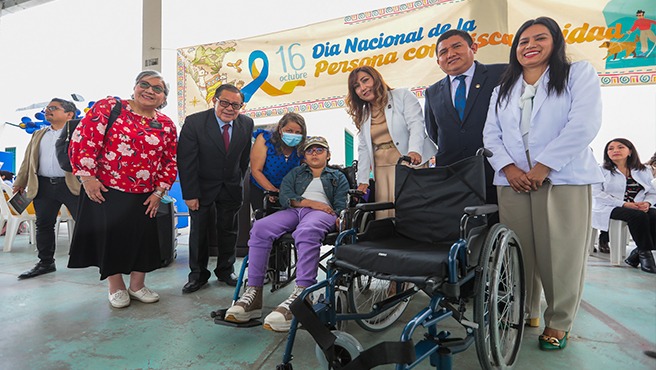 Día Nacional de la Persona con Discapacidad INR entregó donación de 30 audífonos y ayudas biomecánicas