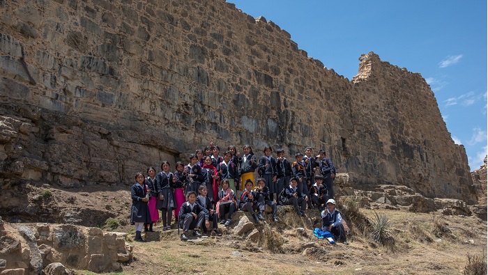 Escolares de la I.E. Llampa participando de la jornada cultural en Marcahuamachuco