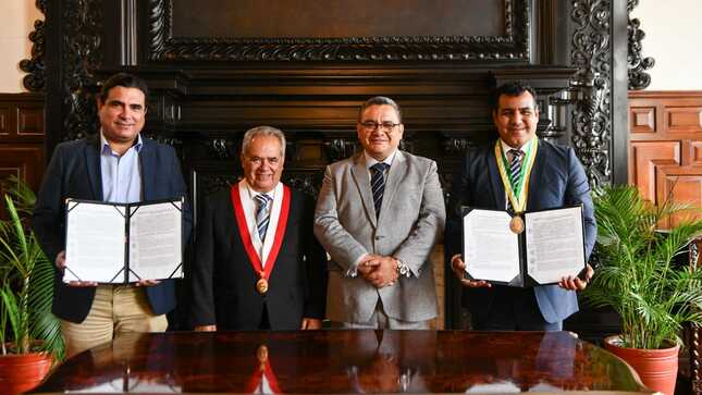 Gobernador Luis Neyra logra cuatro convenios para remodelar comisarías de la región