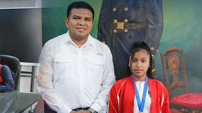 Campeona regional de atletismo recibe apoyo de alcalde y regidores