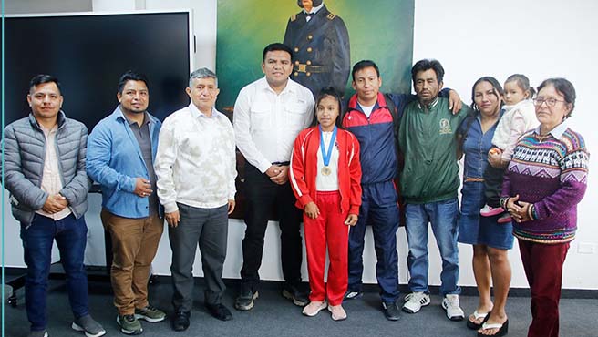 Campeona regional de atletismo recibe apoyo de alcalde y regidores