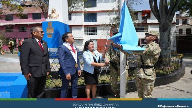 🎖️ La Municipalidad Provincial de Cajamarca conmemoró el 145 Aniversario del Combate de Angamos, un evento significativo en el que se honra al Almirante Miguel Grau Seminario y a la valiente tripulación del monitor Huáscar.
🗣️ La ceremonia contó con la participación de la regidora Delia Tafur Herrera y el gerente de Seguridad Ciudadana, coronel (r) EP Jorge Luis Salazar Pérez, entre otras autoridades locales. Esta conmemoración no solo honra a los héroes de la Marina de Guerra del Perú, sino que también reconoce su valentía y sacrificio a lo largo de la historia del país.
🌟 ¡Con Joaquín Ramírez, Cajamarca Renace!