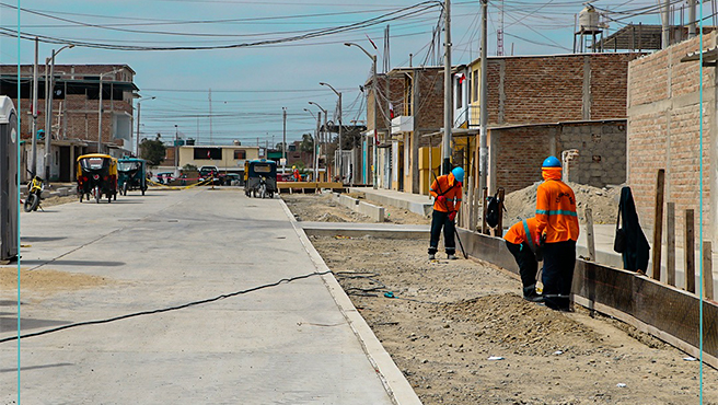 𝟔𝟎% 𝐝𝐞 𝐚𝐯𝐚𝐧𝐜𝐞 Municipalidad avanza con la construcción de pistas y veredas del A.H El Tablazo sector II.
