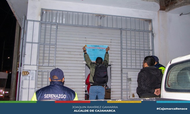π La Municipalidad Provincial de Cajamarca, a travΓ©s de la Subgerencia de ComercializaciΓ³n y Licencias, llevΓ³ a cabo un operativo sorpresa en establecimientos como cantinas y bares para combatir la informalidad y proteger a los consumidores.
π¨ Durante estas intervenciones, se encontraron productos vencidos, como gaseosas y cervezas, lo que llevΓ³ a su decomiso, ademΓ‘s de clausurar cantinas sin licencia. Estas acciones buscan garantizar la seguridad y el cumplimiento de las normativas vigentes en la ciudad.
πͺ Β‘Con Joaquin Ramirez, Cajamarca Renace!