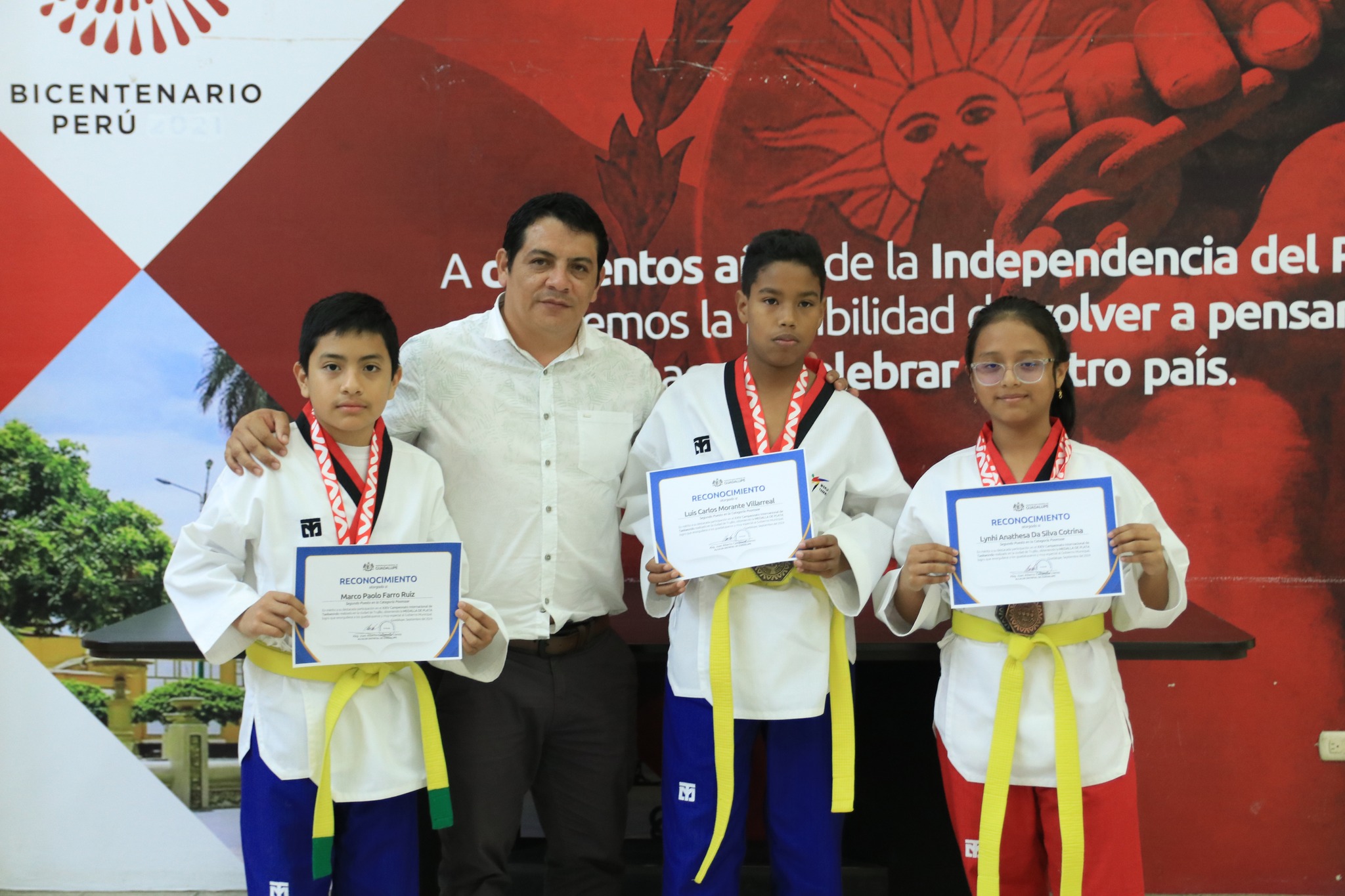 ¡Reconocimiento a destacados deportistas de Taekwondo!