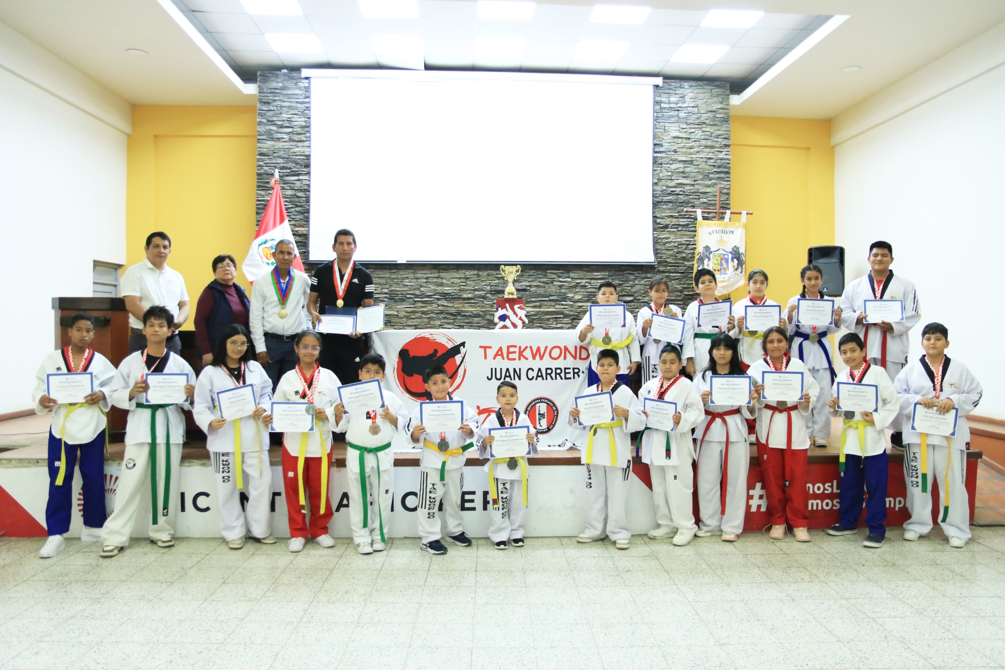 ¡Reconocimiento a destacados deportistas de Taekwondo!