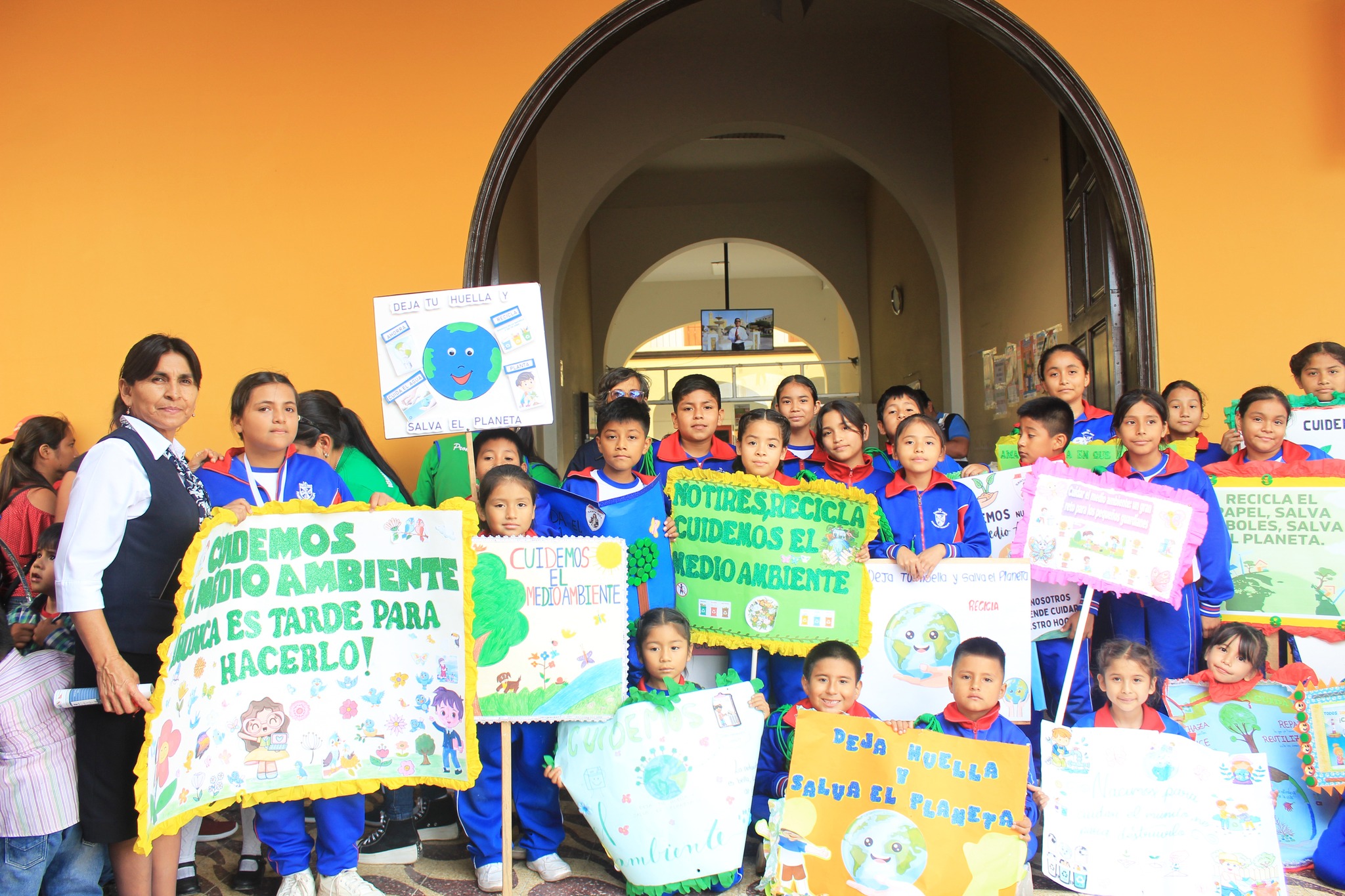 Gran Pasacalle en Guadalupe: Celebrando la Conciencia Ambiental y el Turismo Sostenible