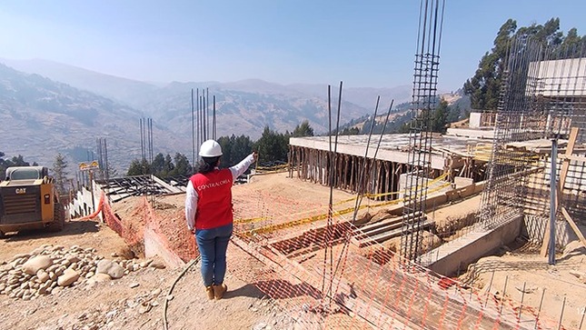 Huánuco.- La Contraloría General de la República advirtió que la construcción del centro de salud en el distrito de Pachas, provincia de Dos de Mayo, no podrá contar con servicios de agua y desagüe debido a que el Gobierno Regional de Huánuco no ha gestionado la factibilidad para abastecer de estos servicios al proyecto denominado "Mejoramiento de los Servicios de Salud del Centro de Salud Pachas". Esta situación pone en riesgo la operatividad del establecimiento una vez concluida la obra.
