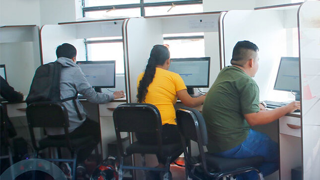 Para obtener licencias de conducir. Municipalidad implementa sala de evaluación con 13 modernas computadoras. 