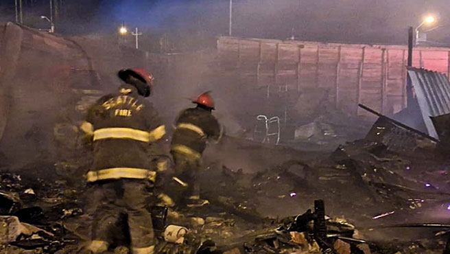 Alcalde acude a zona afectada por incendio.
