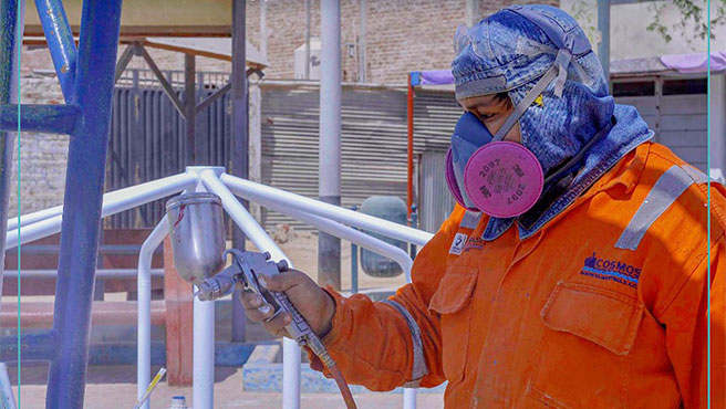 Municipalidad realiza trabajos de mantenimiento en el parque Almirante Miguel Grau.