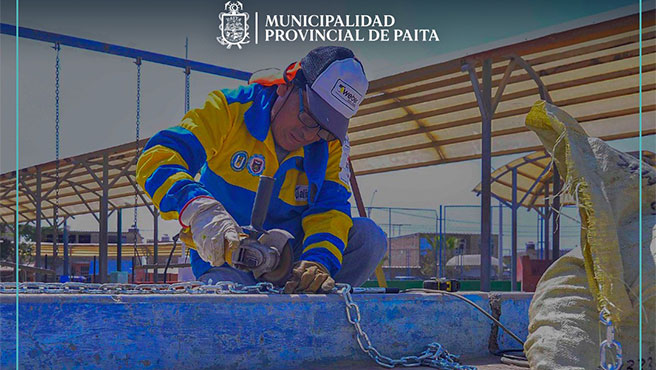 Municipalidad realiza trabajos de mantenimiento en el parque Almirante Miguel Grau.