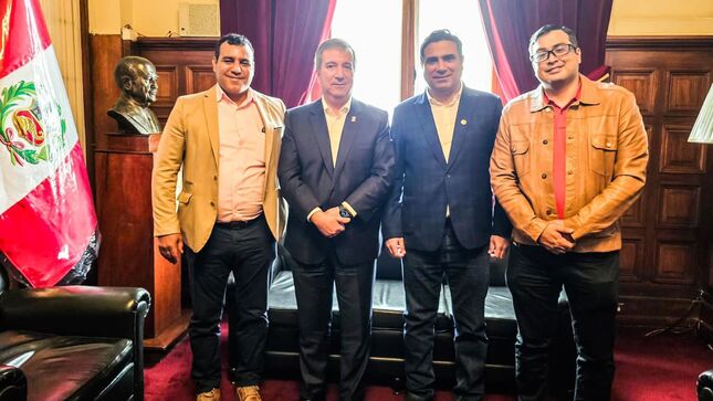 Gobernador Luis Neyra logra firma de convenio para construcción del puente Carrasquillo, obra esperada desde hace 26 años