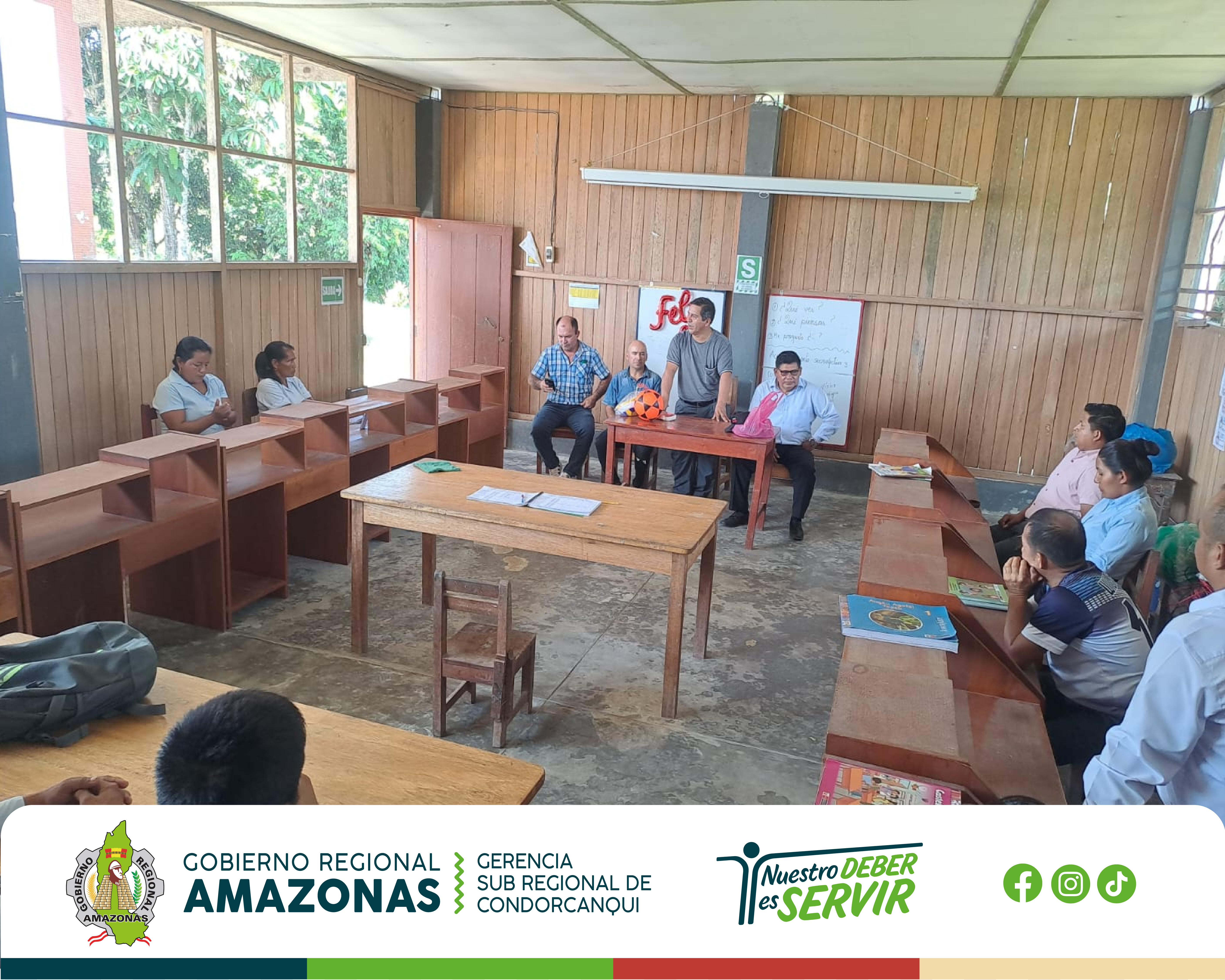 El Dr. Merle Guimac Tafur, Gerente Subregional de Condorcanqui, visitó la IE Intercultural Bilingüe N° 16705 de Urakusa, donde se reunió con docentes y entregó materiales para mejorar la educación.