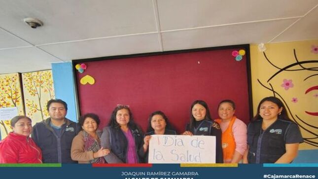 🌺 El programa Renace Mujer y Familia de la Municipalidad Provincial de Cajamarca, realizó un taller motivacional en el Día de la Salud Mental. Más de 40 personas, entre jóvenes y adultos, participaron en esta actividad, en la que se abordaron temas relevantes como el manejo del estrés, la importancia de la salud física y cómo contribuir de manera significativa a la sociedad a través de labores que aporten beneficios.
💫 Desde la comuna local, continuamos brindando talleres gratuitos dirigidos a jóvenes y adultos, con el objetivo de mejorar su calidad de vida y promover su inclusión en la comunidad.
🌇 ¡Con Joaquín Ramírez, Cajamarca Renace!